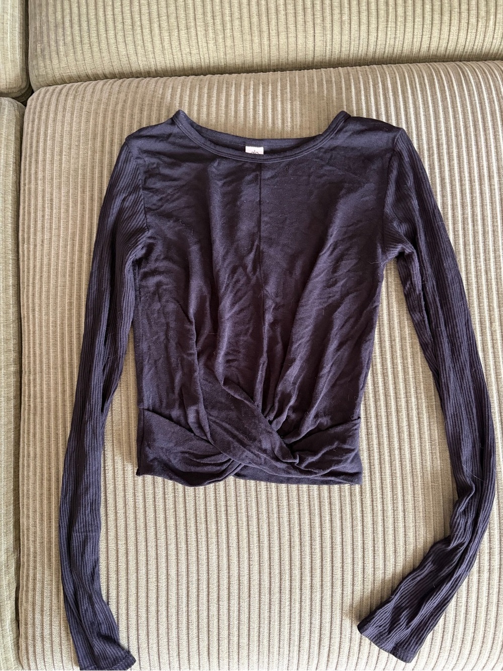 ALO XS Twist-Front Long Sleeve Tee in Black